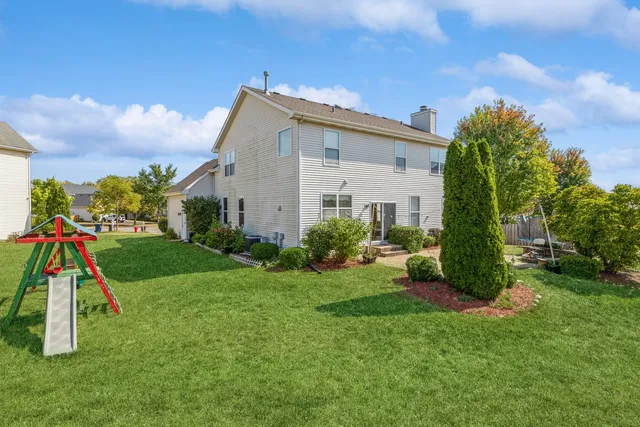 a view of a house with backyard and plants