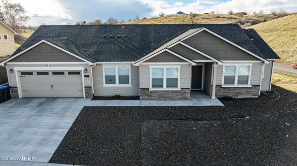 $469,000 | 8 South 12th Street, Selah, WA 98942