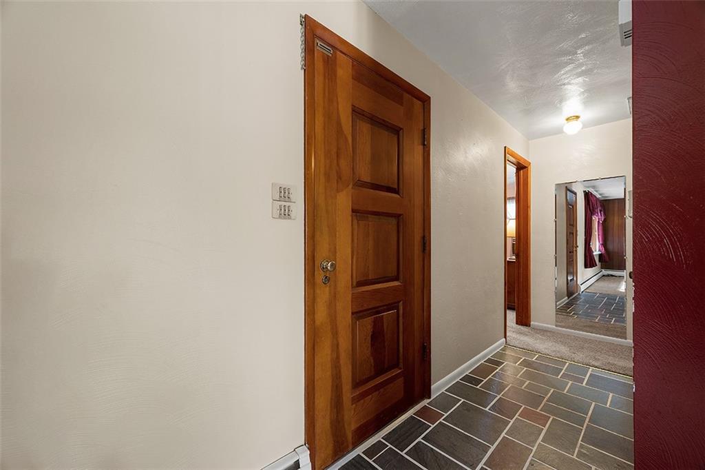 632 Sandy Hill Road Valencia, PA 16059 - Photo 6 of 48 a view of a hallway