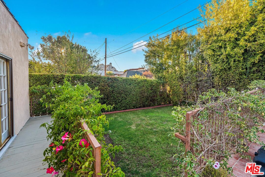 10497 Kinnard Avenue Los Angeles, CA 90024 - Photo 17 of 19