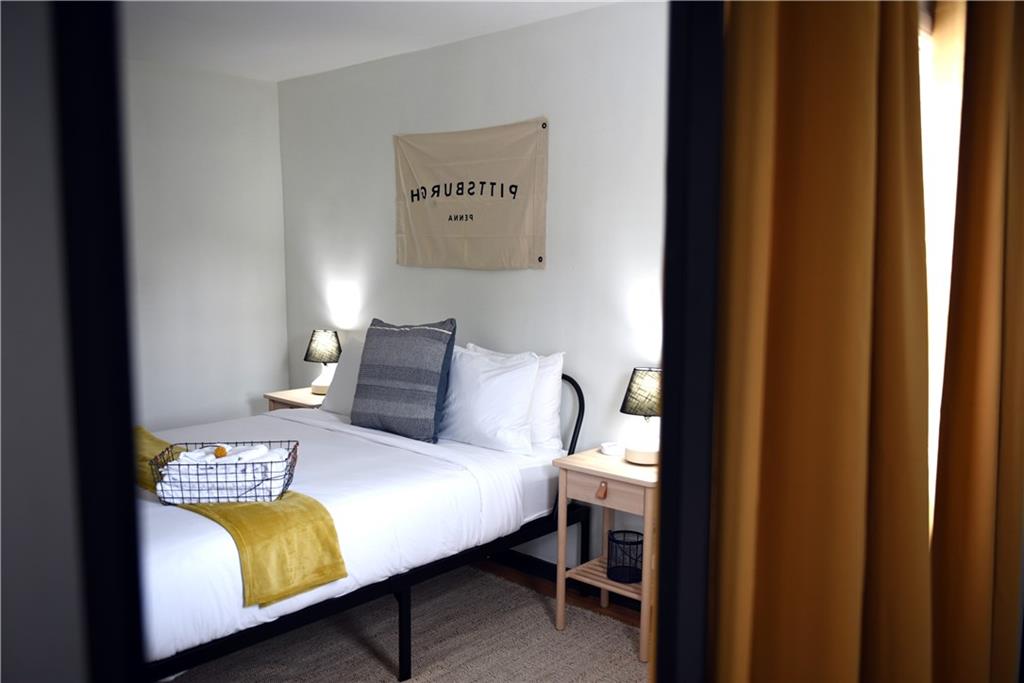 3800 Butler Street Pittsburgh, PA 15201 - Photo 20 of 21 a bedroom with a bed and a window