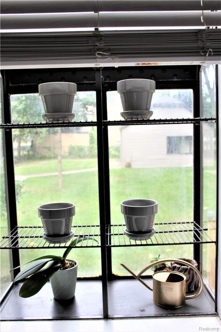 4176 Audubon Road Detroit, MI 48224 - Photo 11 of 24 HerbGreenHouse.JPG