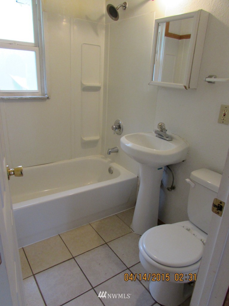 249 Southwest 116th Street Seattle, WA 98146 - Photo 12 of 24 Gallery Image 12
