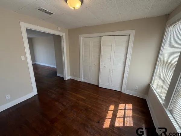 $1,000 | 923 North Tyler Avenue, Tyler, TX 75702
