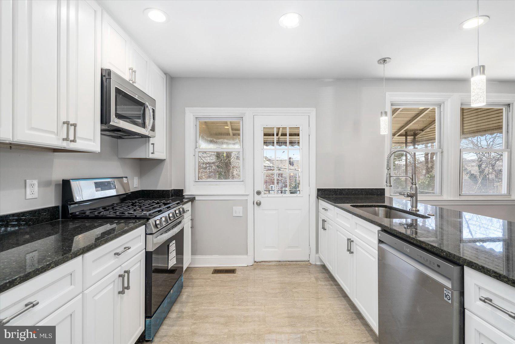 1511 Oakridge Road Baltimore, MD 21218 - Photo 11 of 42 Gallery Image 11