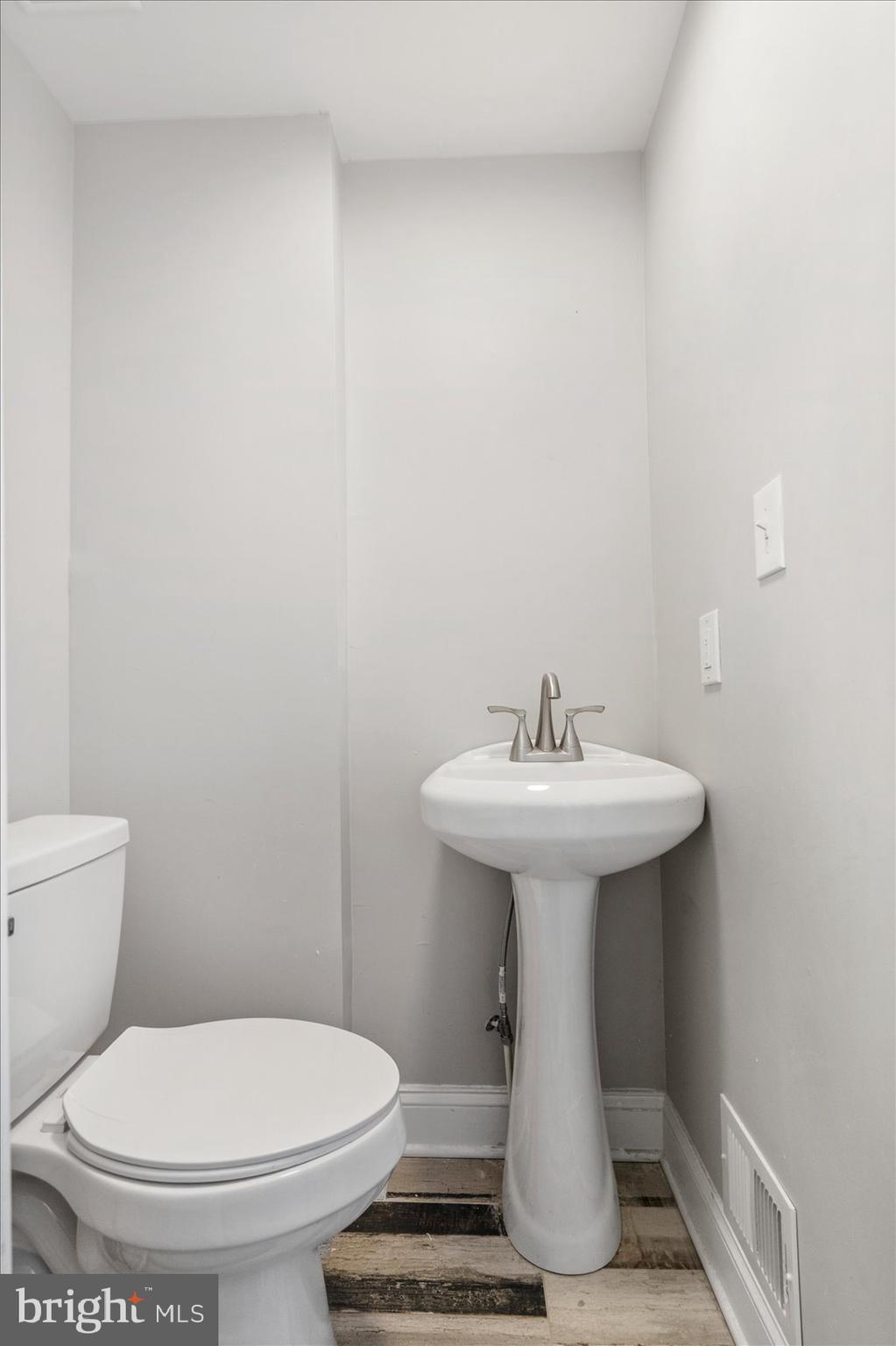 1511 Oakridge Road Baltimore, MD 21218 - Photo 15 of 42 Gallery Image 15