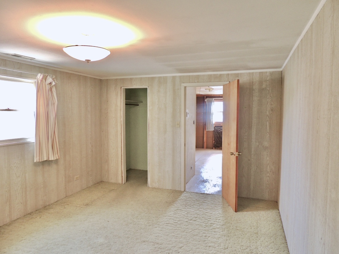 2202 River Road River Grove, IL 60171 - Photo 28 of 33 a view of hallway with bathroom and bathroom
