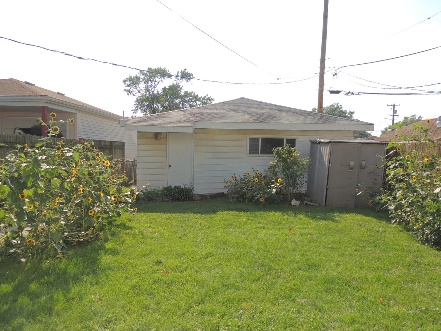 2202 River Road River Grove, IL 60171 - Photo 5 of 33 a backyard of a house with potted plants