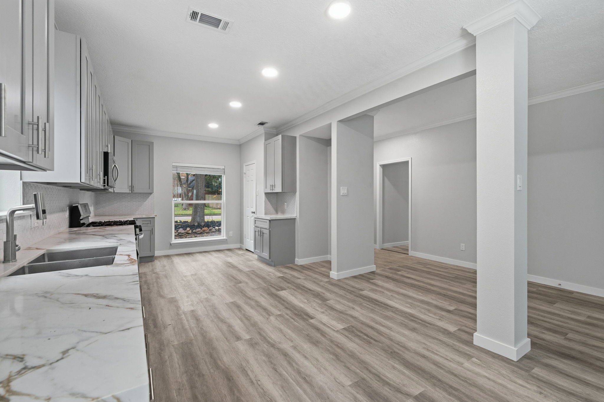 5411 Shady Maple Drive Houston, TX 77339 - Photo 9 of 28