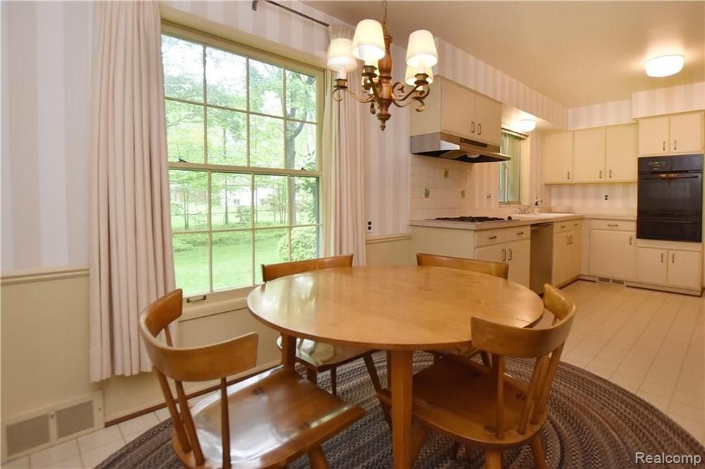 32635 Old Post Road Beverly Hills, MI 48025 - Photo 16 of 34
