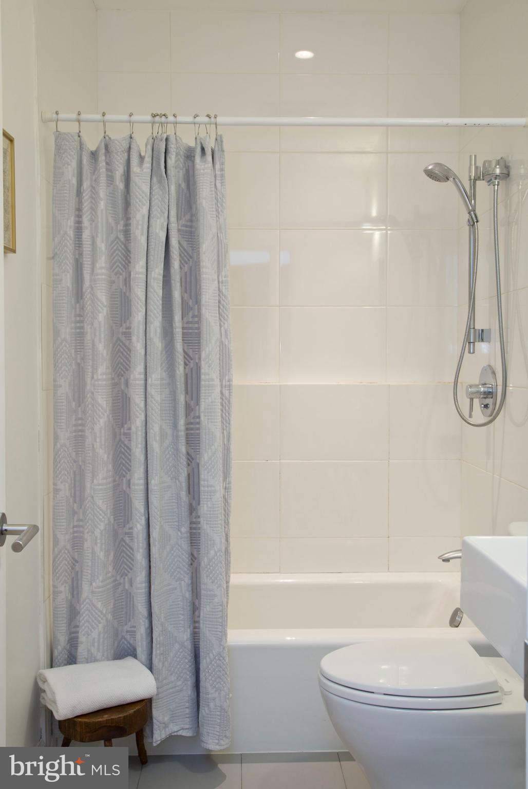 719 Pemberton Street Philadelphia, PA 19147 - Photo 41 of 46 En Suite master bath