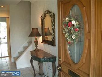 2839 Nestling Road Philadelphia, PA 19154 - Photo 6 of 12 Foyer