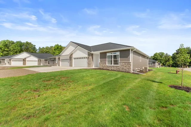 $375,000 | 243 Auseon Court, Hillsdale, MI 49242