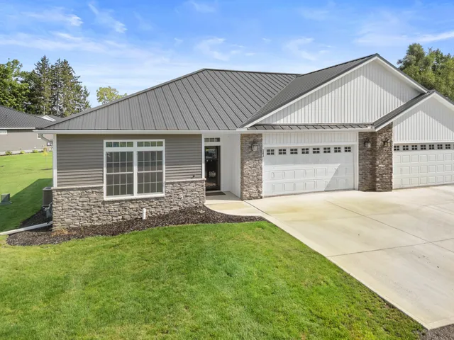 $375,000 | 243 Auseon Court, Hillsdale, MI 49242