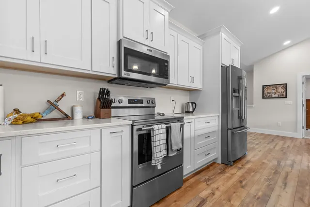 $375,000 | 243 Auseon Court, Hillsdale, MI 49242