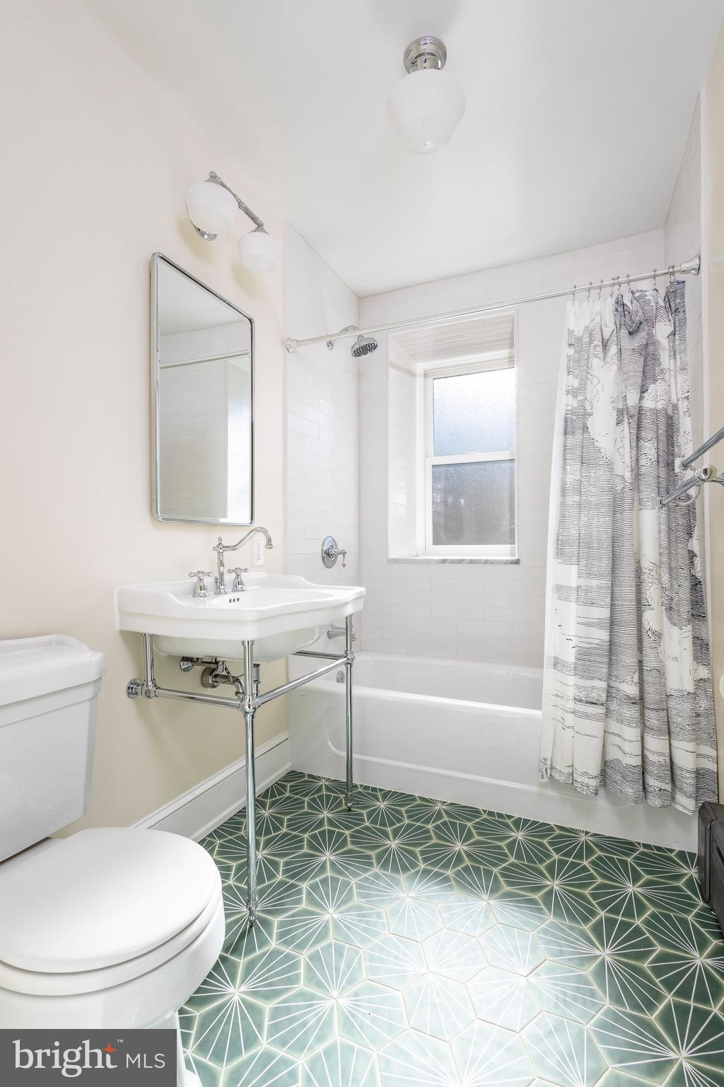 3709 Midvale Avenue Philadelphia, PA 19129 - Photo 42 of 60 3rd Floor Bath
