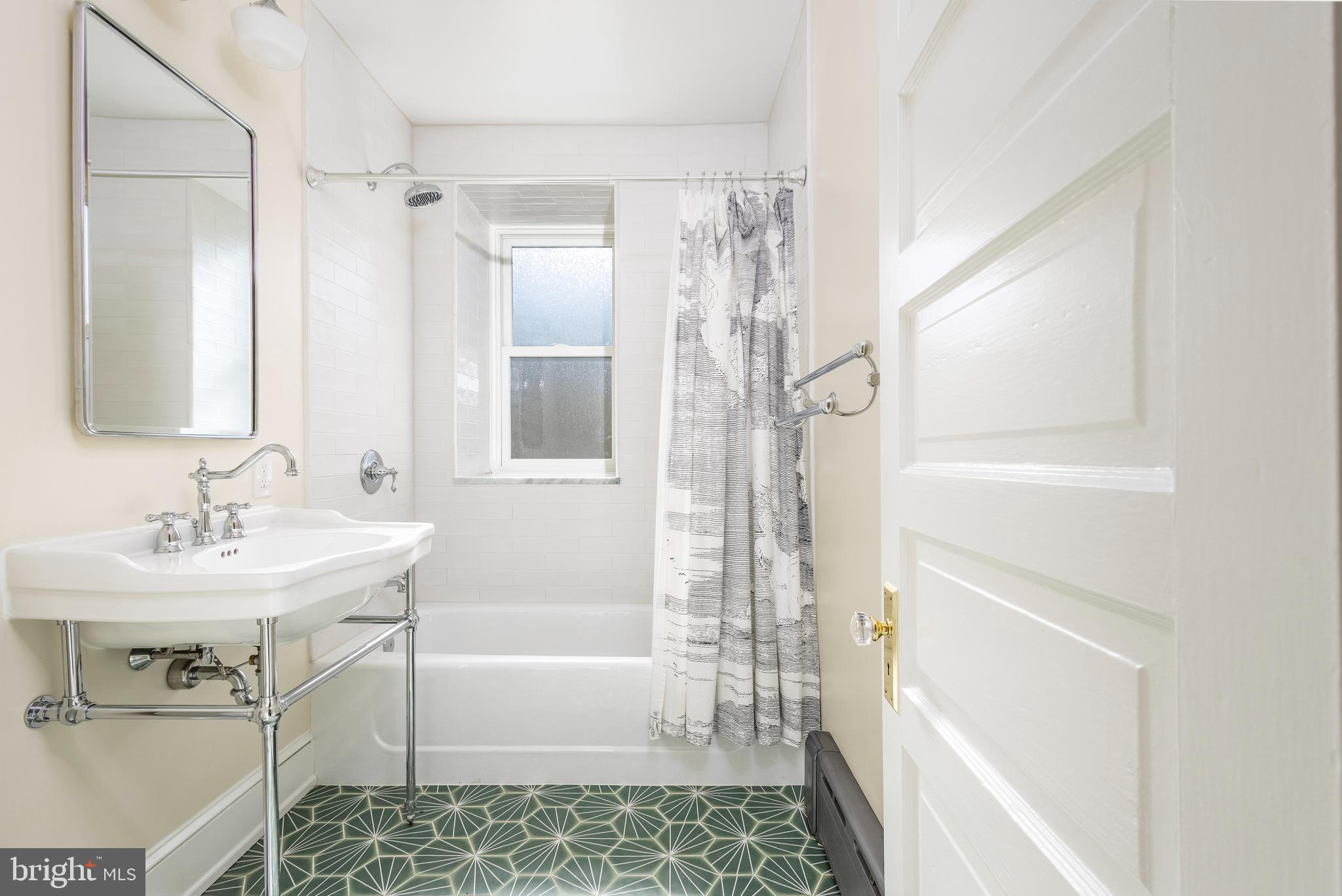 3709 Midvale Avenue Philadelphia, PA 19129 - Photo 43 of 60 3rd Floor Bath