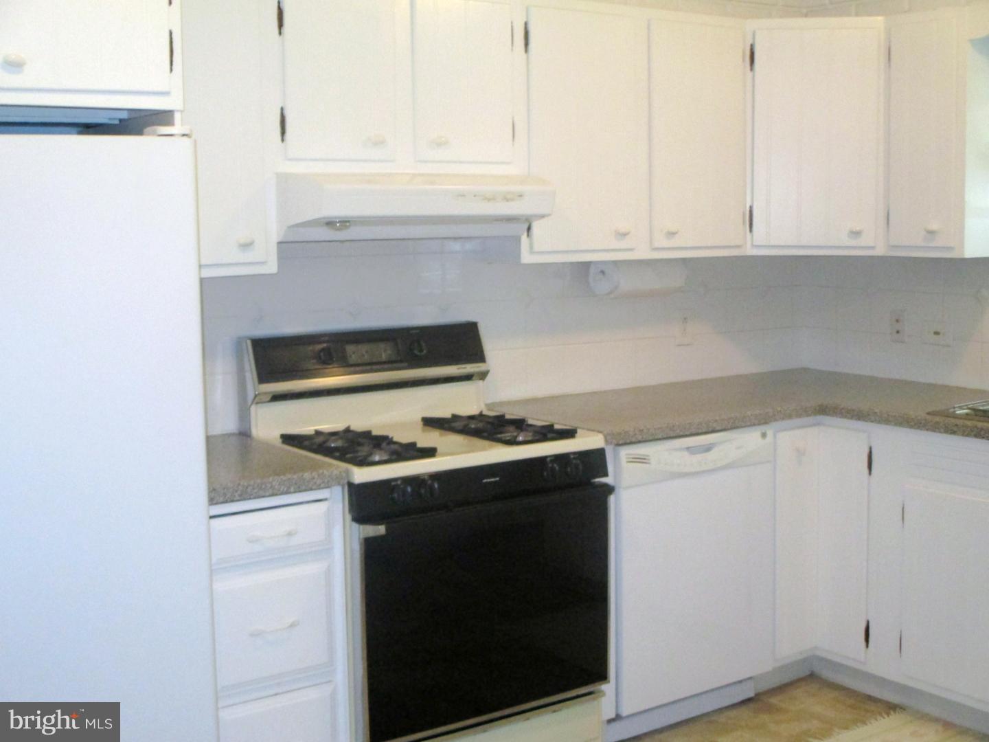 17 Indian Spring Road Clementon, NJ 08021 - Photo 8 of 25 Kitchen