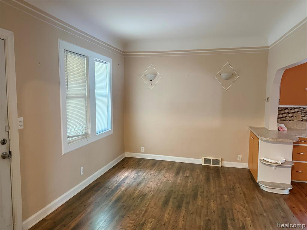 3992 Dallas Avenue Warren, MI 48091 - Photo 7 of 16