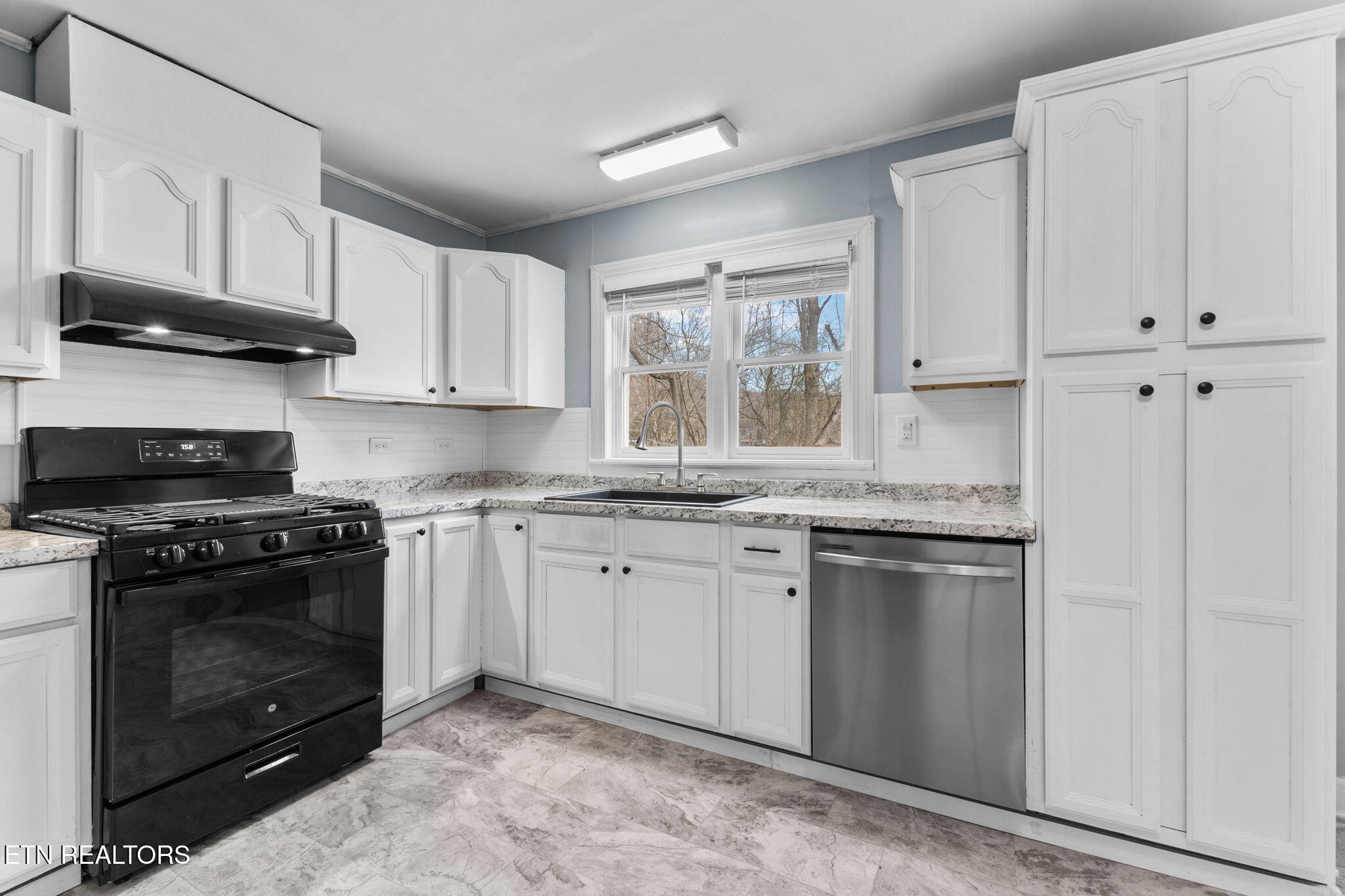 225 Capps Road Harriman, TN 37748 - Photo 14 of 58 15-web-or-mls-3F1A4905