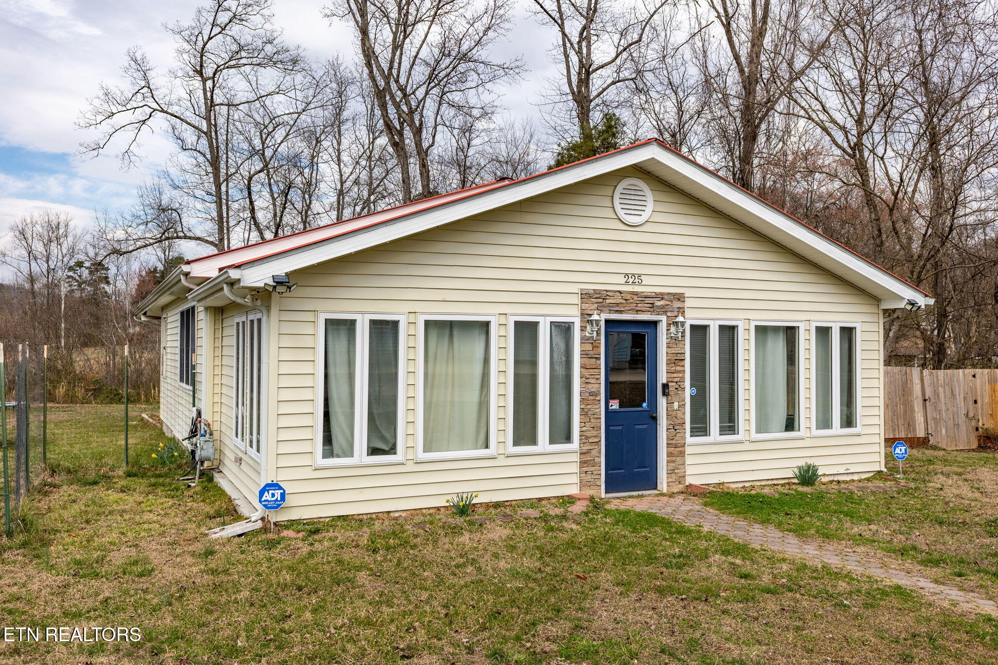 225 Capps Road Harriman, TN 37748 - Photo 2 of 58 2-web-or-mls-3F1A5054-HDR