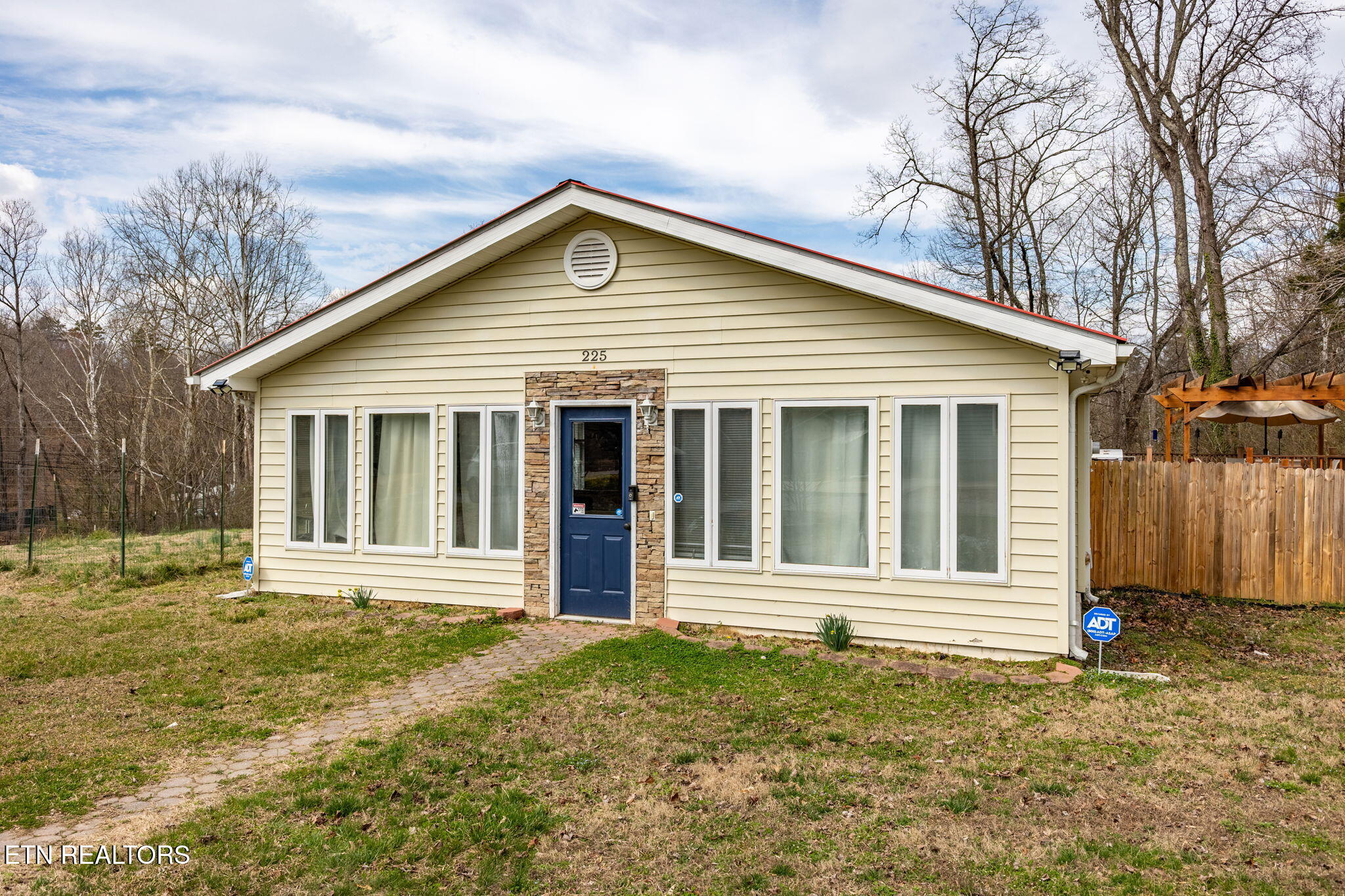 225 Capps Road Harriman, TN 37748 - Photo 3 of 58 3-web-or-mls-3F1A5060-HDR