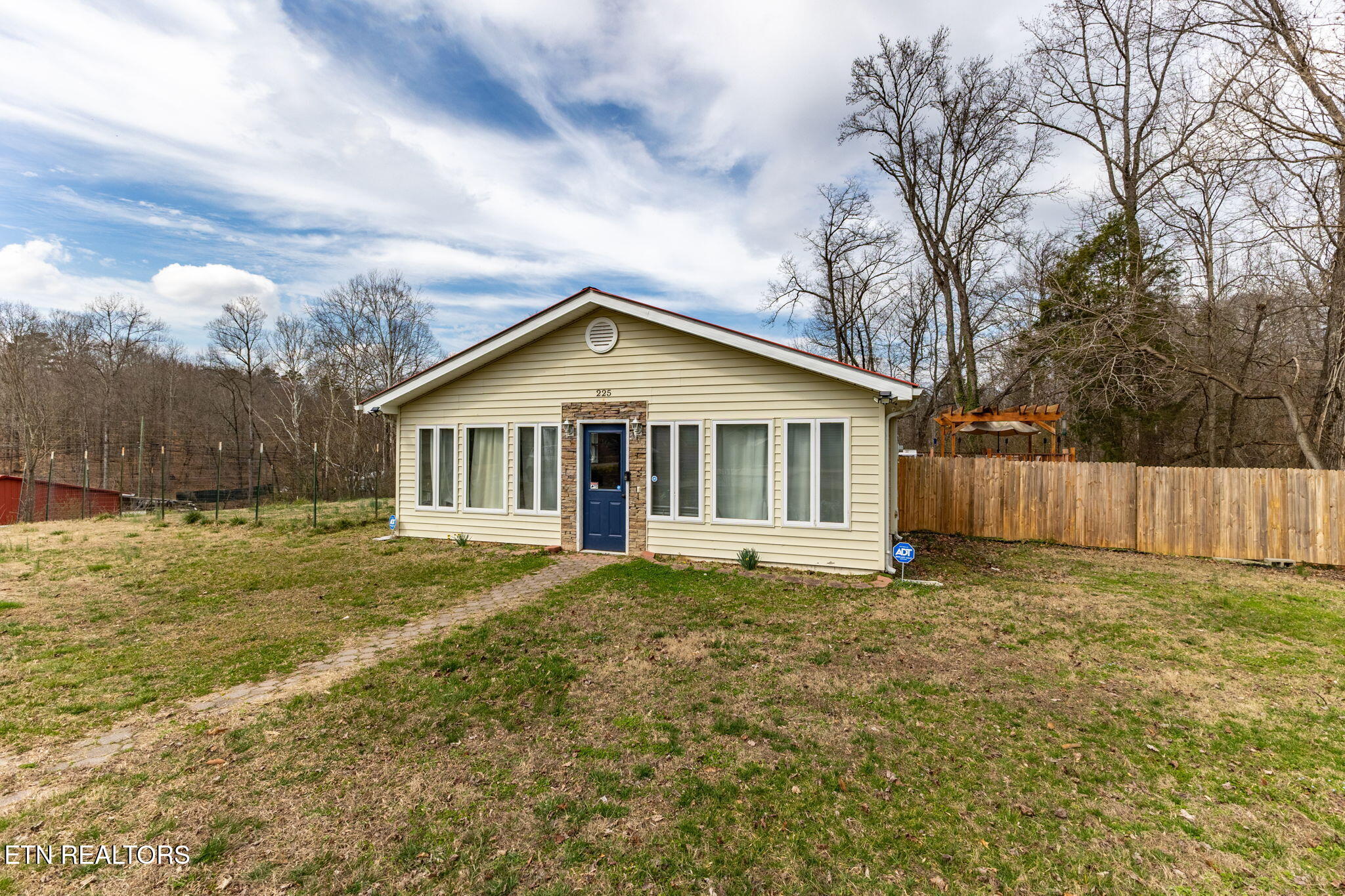 225 Capps Road Harriman, TN 37748 - Photo 4 of 58 4-web-or-mls-3F1A5063-HDR