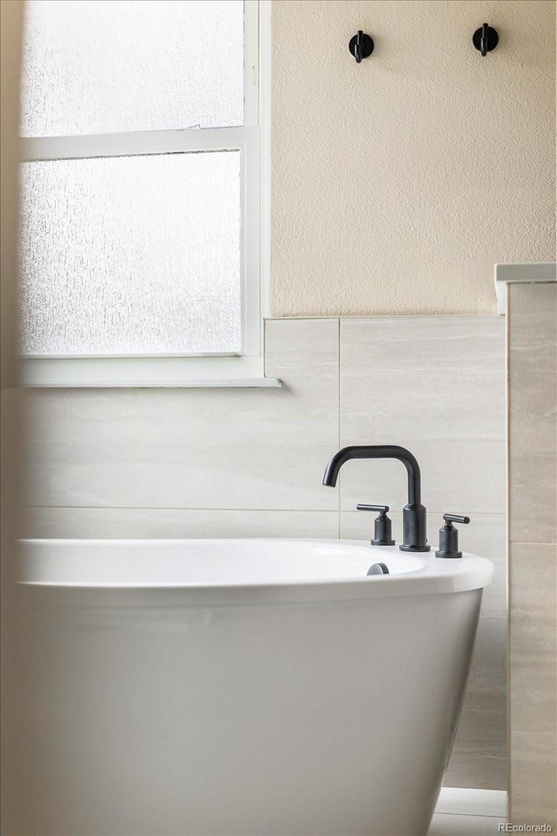3385 White Oak Lane Highlands Ranch, CO 80129 - Photo 26 of 36 a close view of sink