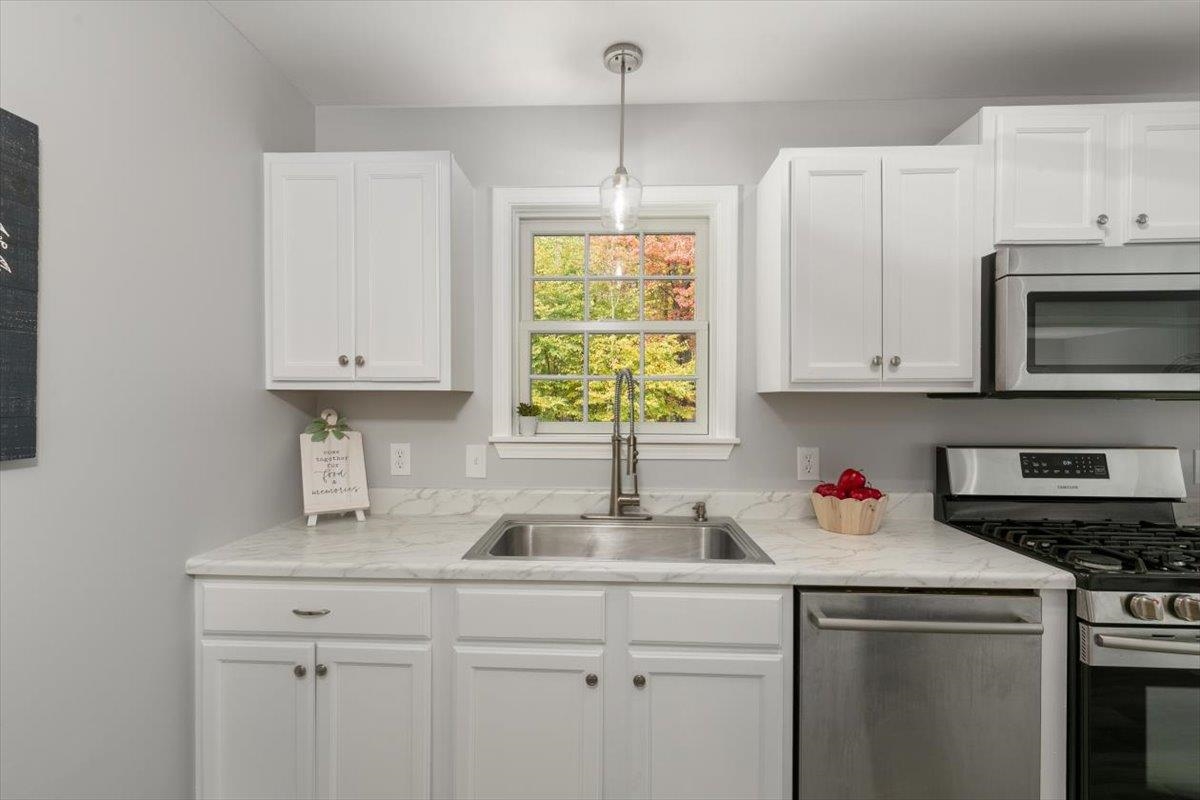 256 Dowboro Road Pittsfield, NH 03263 - Photo 8 of 41