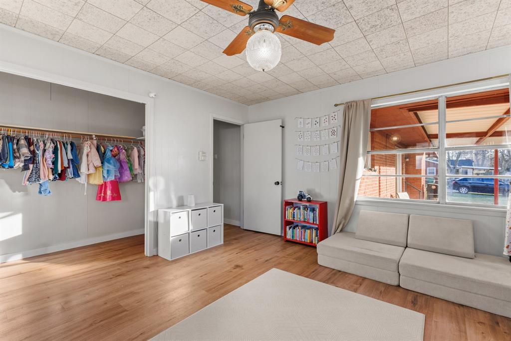 910 South Harrison Street West, TX 76691 - Photo 27 of 39 a living room with furniture and a large window