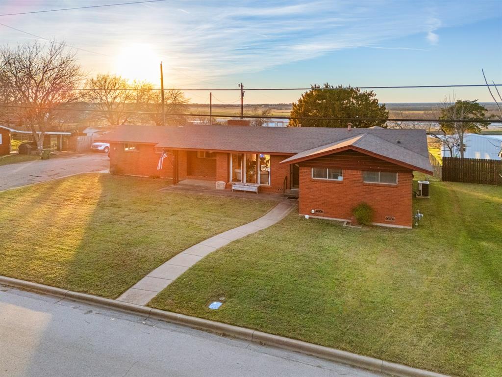 910 South Harrison Street West, TX 76691 - Photo 36 of 39