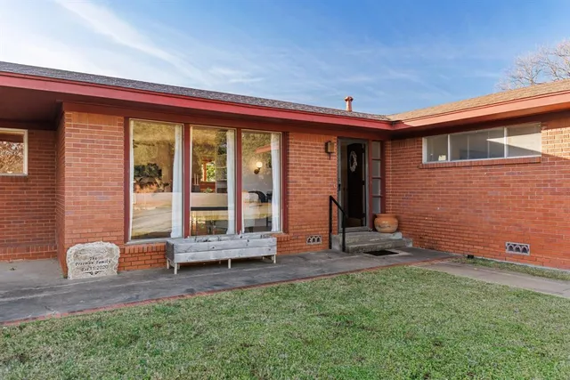 a view of front door of the house