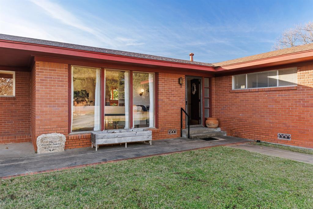 910 South Harrison Street West, TX 76691 - Photo 5 of 39 a view of front door of the house