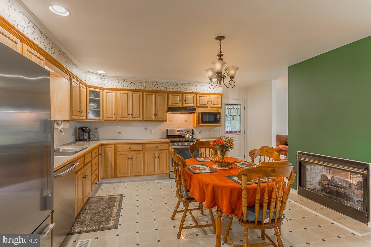 26068 Prettyman Road Georgetown, DE 19947 - Photo 9 of 31 EAT IN KITCHEN AND DOUBLE SIDED FIREPLACE
