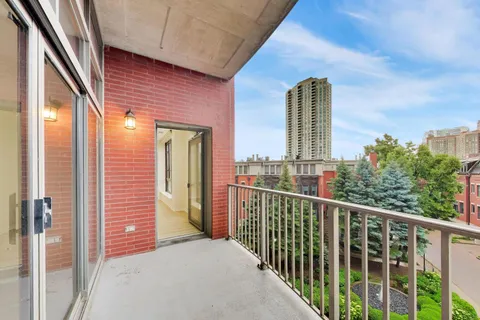 $550,000 | 400 North Clinton Street, Unit 401, Chicago, IL 60654