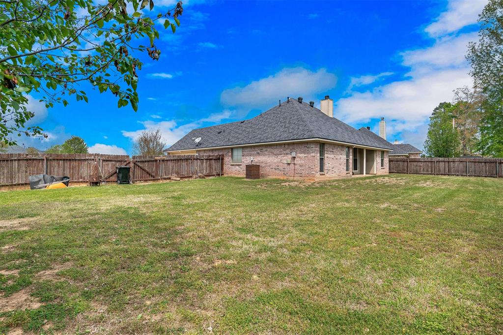102 Fitzwilliam Street Haughton, LA 71037 - Photo 17 of 18 a front view of a house with garden