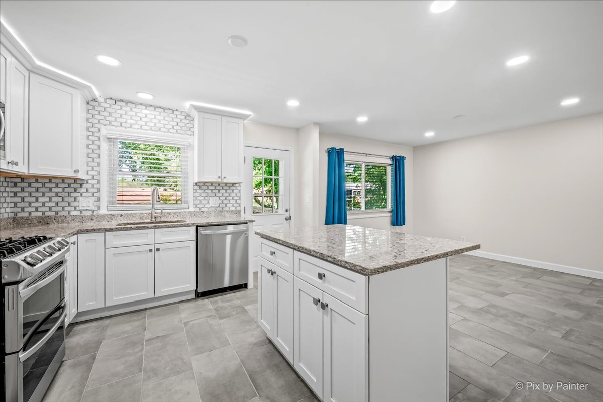 809 Stowell Avenue Streamwood, IL 60107 - Photo 6 of 21