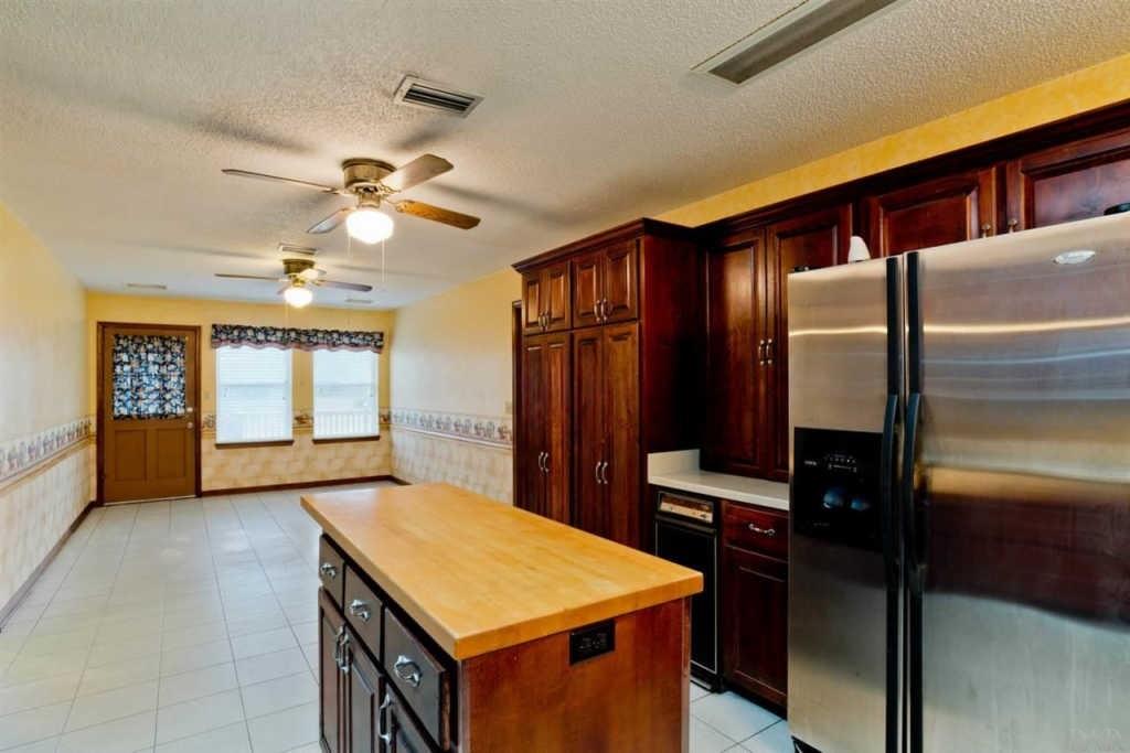 2502 Jeter Road Cantonment, FL 32533 - Photo 4 of 28 Gallery Image 4
