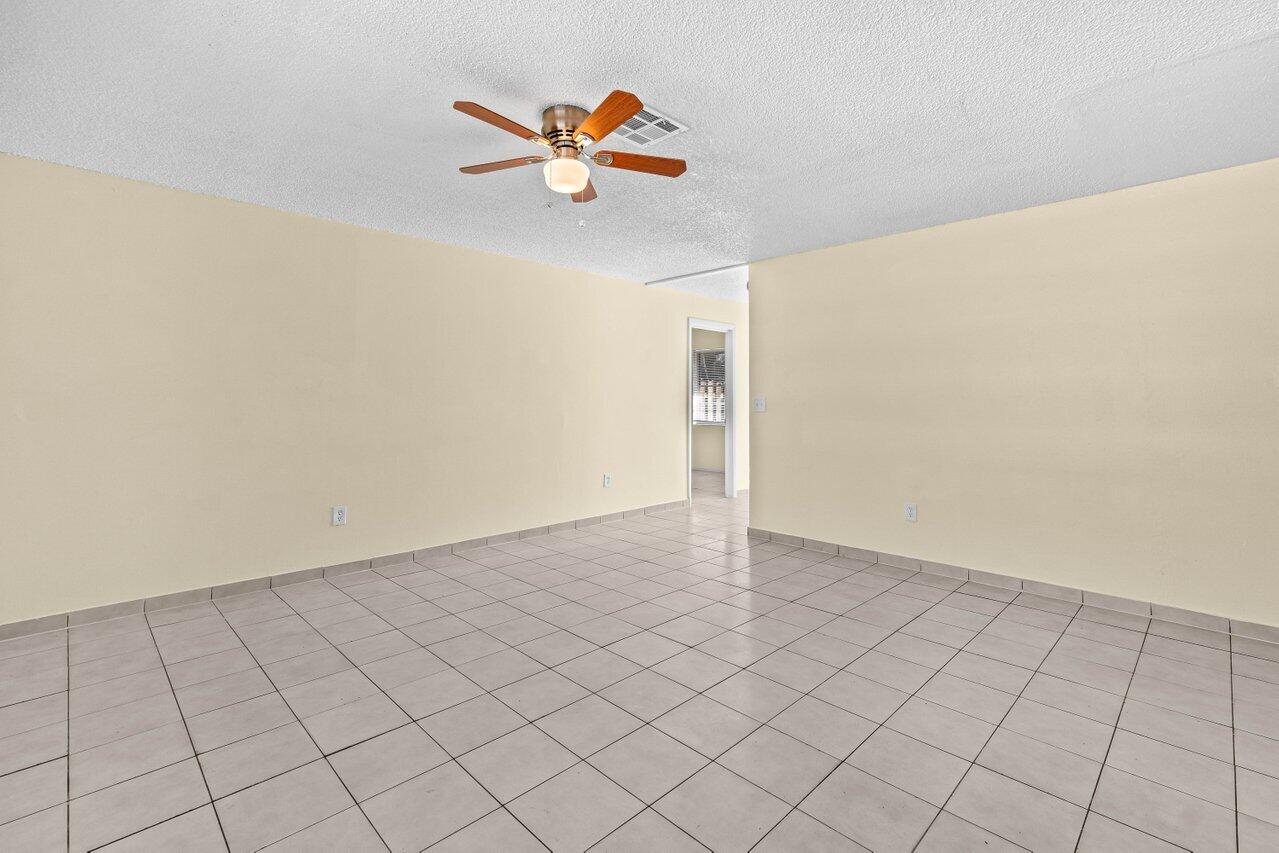 4863 Gulfstream Road Lake Worth, FL 33461 - Photo 8 of 20 007-4863GulfstreamRoad-LakeWorthBeach-FL