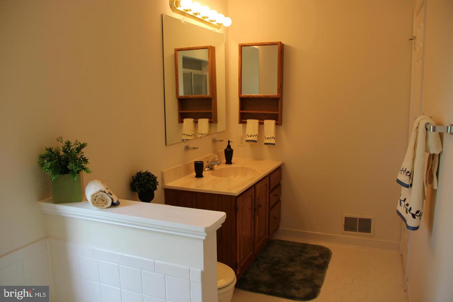 2148 Colonel Way Odenton, MD 21113 - Photo 11 of 20 Pimary bedroom en suite