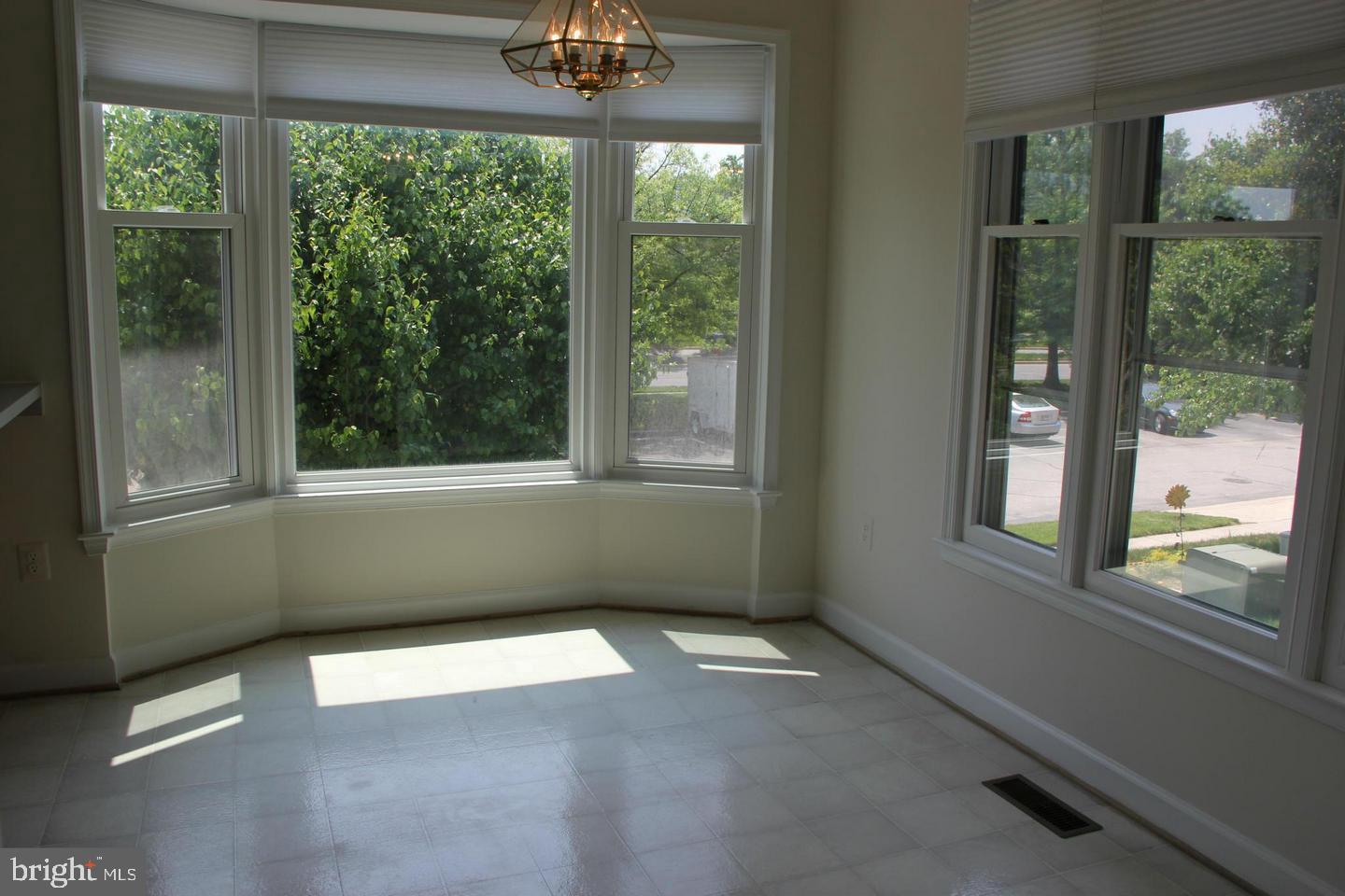 2148 Colonel Way Odenton, MD 21113 - Photo 4 of 20 Bay window in eat-in kitchen