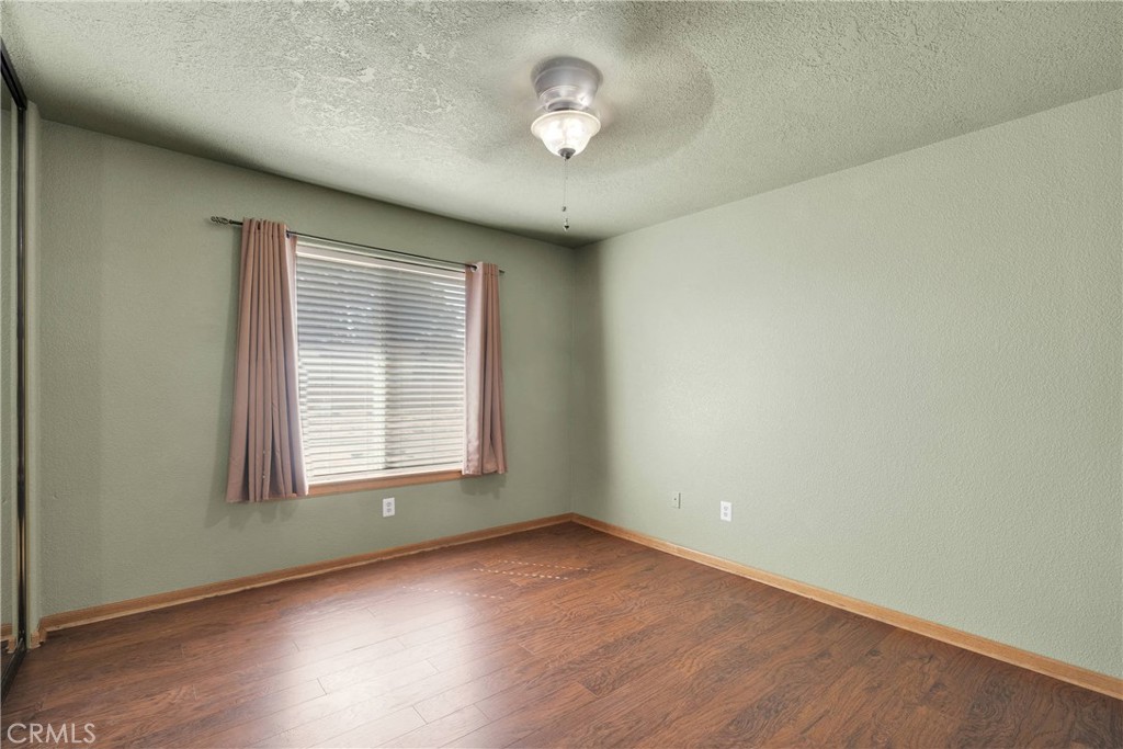 19501 Kinai Road Apple Valley, CA 92307 - Photo 34 of 69 an empty room with a window
