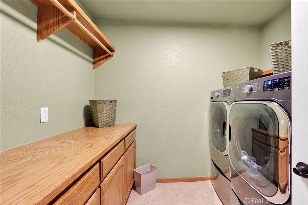 19501 Kinai Road Apple Valley, CA 92307 - Photo 36 of 69 a utility room with dryer and washer