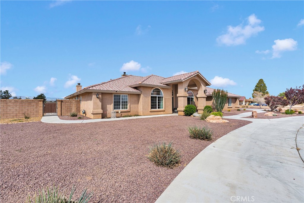 19501 Kinai Road Apple Valley, CA 92307 - Photo 59 of 69 a front view of a house with a yard and garage