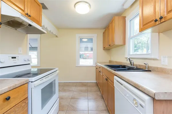 $1,800 | 1809 East Henry Avenue, Tampa, FL 33610