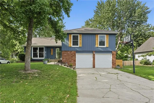 $375,000 | 10069 Bluejacket Drive, Overland Park, KS 66214