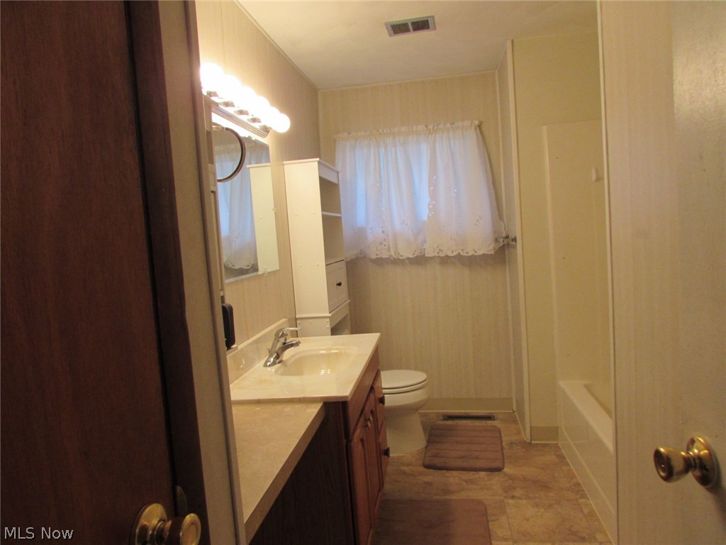 43685 Middle Ridge Road Lorain, OH 44053 - Photo 12 of 24 Gallery Image 12