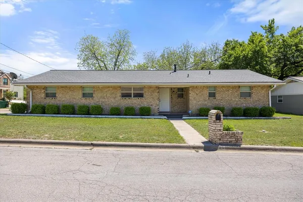 $289,000 | 110 Omaha Street, Stephenville, TX 76401