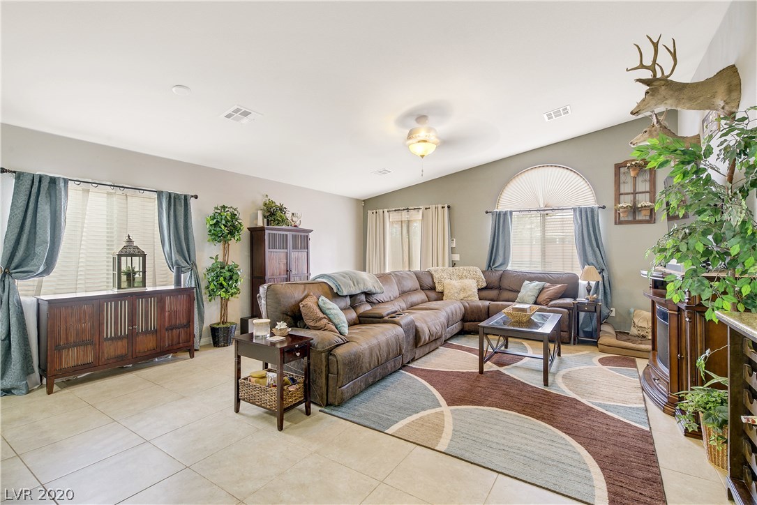 4532 Silverwind Road North Las Vegas, NV 89031 - Photo 11 of 29 Gallery Image 11