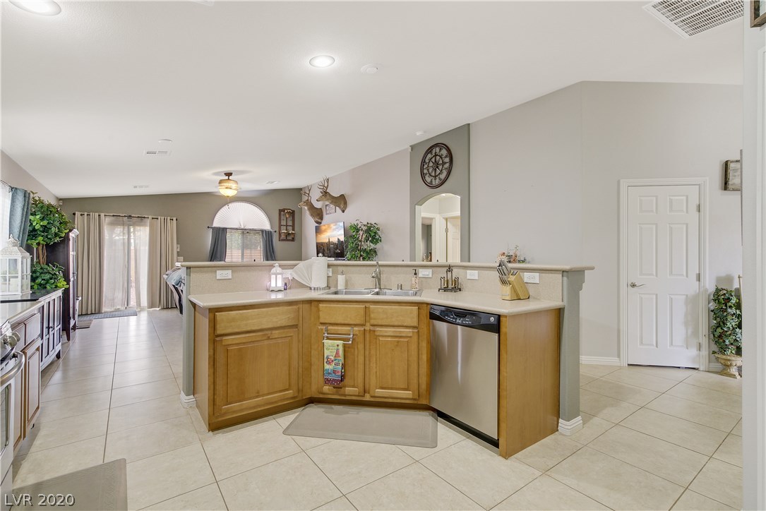 4532 Silverwind Road North Las Vegas, NV 89031 - Photo 7 of 29 Gallery Image 7